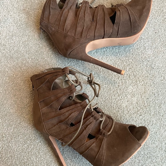 Shoedazzle Size 7 Army Green High Heels - Picture 4 of 5